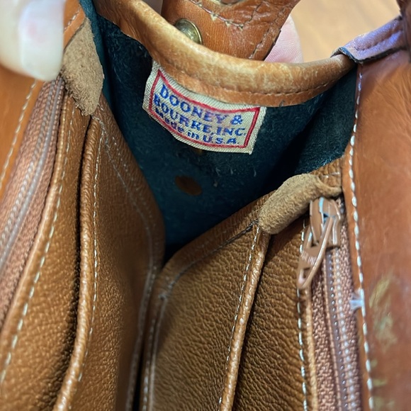 Vintage 1980s Dooney & Bourke Black and Tan Pebble Leather Crossbody Purse Bag - Picture 15 of 15